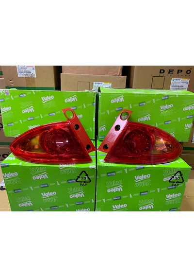 Seat Leon 2006-2013 Arası Valeo Sağ Ve Sol Dış Stop Lambası 1p0945111d / 1p0945112d