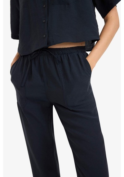 DeFacto Straight Fit Çift Cepli Yüksek Bel Düz Paça Modal Kumaş Pantolon E5962AX25SPNV100