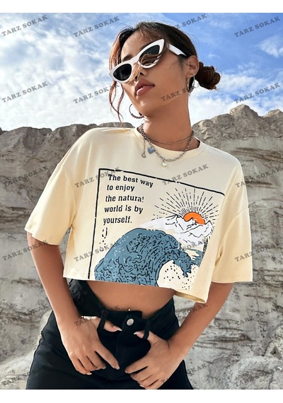 Flood Of Style Crop Ckod-232913 Dalgalı Ve Sloganlı Grafik Kısa Bej