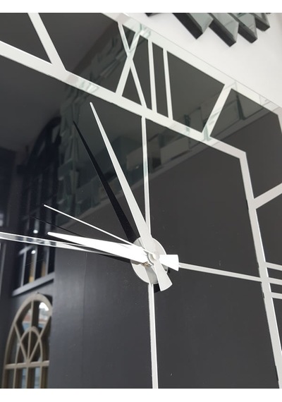 Ayna Denizi Silver Quare Black Model Gümüş Siyah Renk 60 CM x 60 CM Dekoratif Aynalı Duvar Saati Gümüş - Siyah