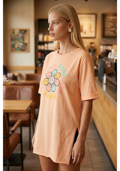 Armonika Kadın Yavruağzı Önü Çiçek Baskılı Yanları Yırtmaçlı Pamuklu T-shirt Arm-26y137003 Armonika Kadın Yavruağzı Önü Çiçek Baskılı Yanları Yırtmaçlı Pamuklu T-shirt Arm-26y137003