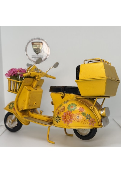 Nostaljik Çiçekli Sarı Scooter - 17 Cm Dekoratif Motosiklet Modeli