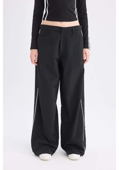 DeFacto Coool Wide Leg Geniş Bol Paça Cepli Şerit Detaylı Normal Bel Pantolon D4404AX24AUBK27