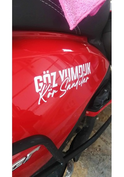 Göz Yumduk Kör Sandılar Yazı Jdm Araba Motosiklet Cam Etiket Sticker 19x6,5cm Beyaz Renk Beyaz