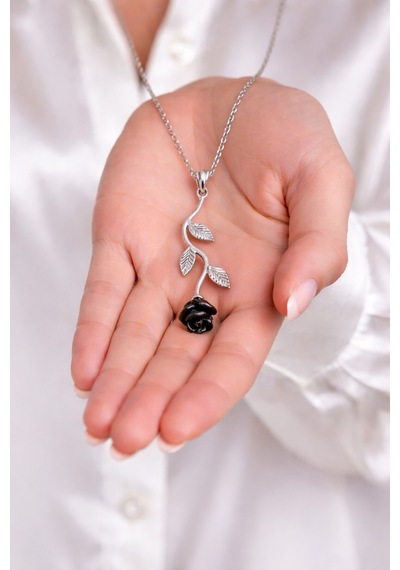 Çekirdekjewelry 925 Ayar Gümüş Siyah Gül Kolye Kadınlara Özel Minimal Şıklık Gümüş