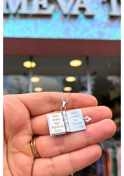 Sevgiliye Özel Tasarım Şiirli Kitap Kolye Bir Kış Günü ... Gümüş