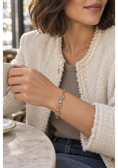 Geometrik Yıldız Motifli Baget Taş Detaylı Zincir Kadın 14k Altın Renginde Vıp Seri Xp Marka Bileklik Renkli Geometrik Yıldız Motifli Baget Taş Detaylı Zincir Kadın 14k Altın Renginde Vıp Seri Xp Marka Bileklik Renkli