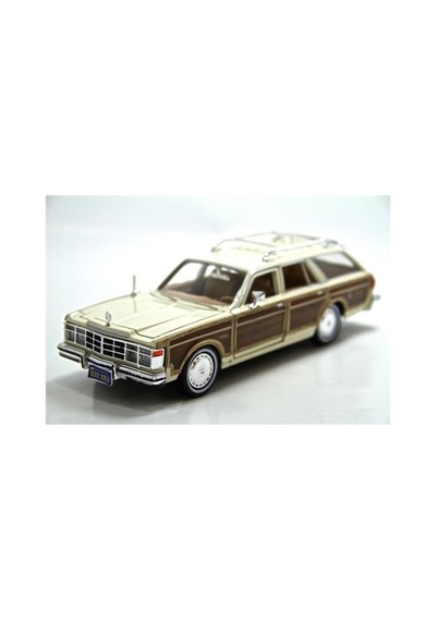 Motormax 1:24 1979 Chrysler Le Baron Town Country -krem Model Araba