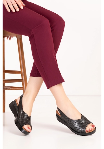 Gondol Hakiki Deri Kısa Topuklu Lazer Kesim Sandalet Elnr.365 Siyah Yılan Siyah Baskı Gondol Hakiki Deri Kısa Topuklu Lazer Kesim Sandalet Elnr.365 Siyah Yılan Siyah Baskı
