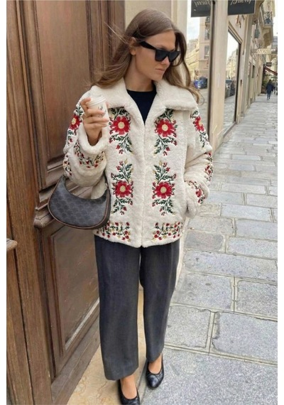 Femelle Beyaz Nakışlı Vintage Suni Kürk Ceket