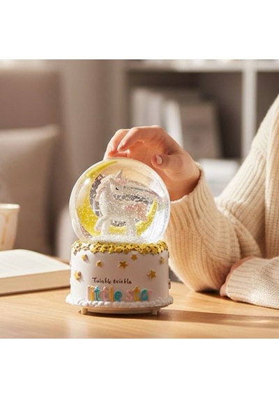 Unicorn Dönen Büyük Boy Püskürmeli Işıklı Müzikli Kar Küresi