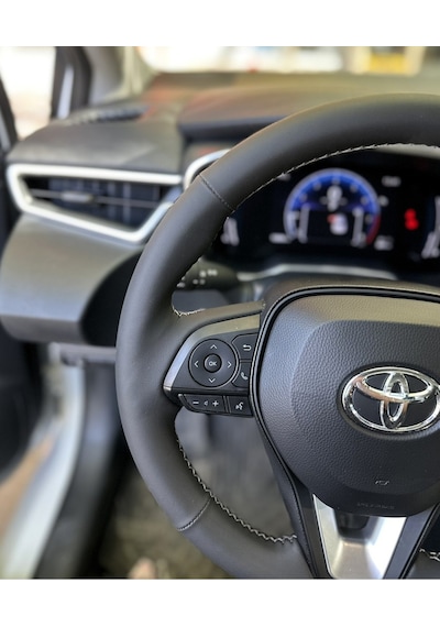 Toyota Corolla 2020-2024 Araca Özel Direksiyon Kılıfı Napa Deri Gri İp Siyah