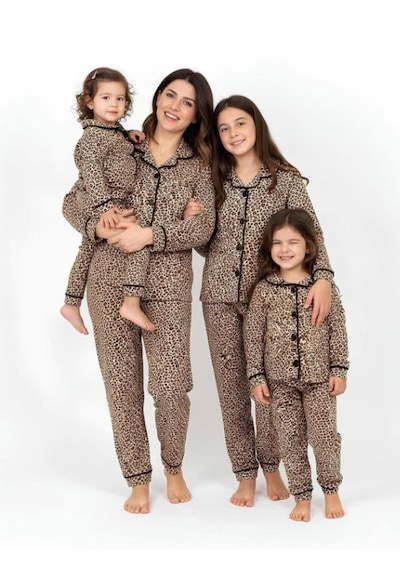 Dolaş Kids Anne Ve Kız Çocuk Ve Bebek Leopar Desenli Boydan Düğmeli Pijama Takımı Kahverengi