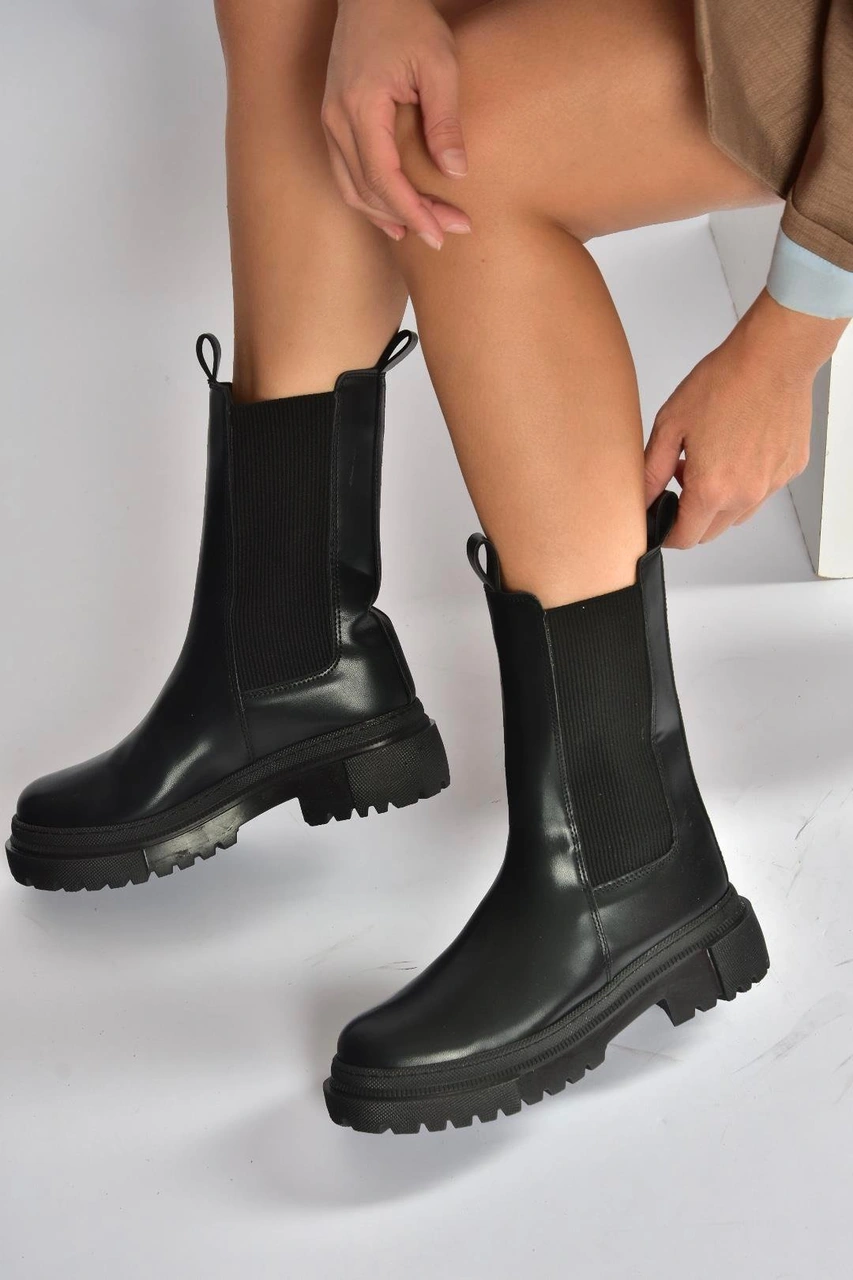 Fox Shoes V652549009 Siyah Kalın Tabanlı Lastik Detaylı Kadın Bot Siyah-Suni Deri
