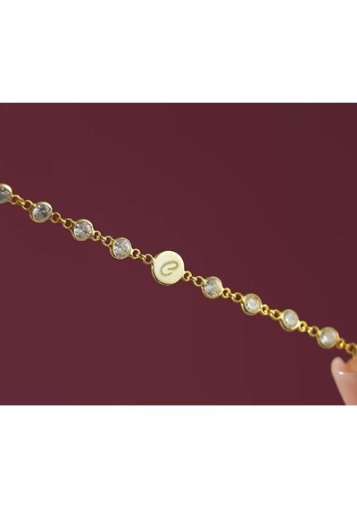 Queen Silver Jewelry 925 Ayar Gümüş Harf Bileklik Yuvarlak Zemine Yazılı Tamtur Zirkon Taşlı Altın