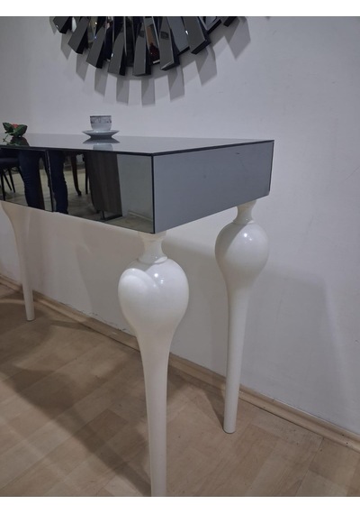 Dresuar St 90625 Güneş Model Parlak Füme Cam Ayna Kaplı Kayın Tombul Ayak Beyaz Beyaz Dresuar St 90625 Güneş Model Parlak Füme Cam Ayna Kaplı Kayın Tombul Ayak Beyaz Beyaz