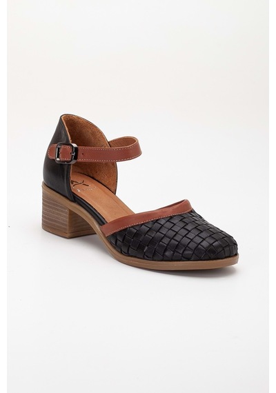 Analin Shoes Kadın Hakiki Deri Burnu Kapalı Örgülü Sandalet Siyah