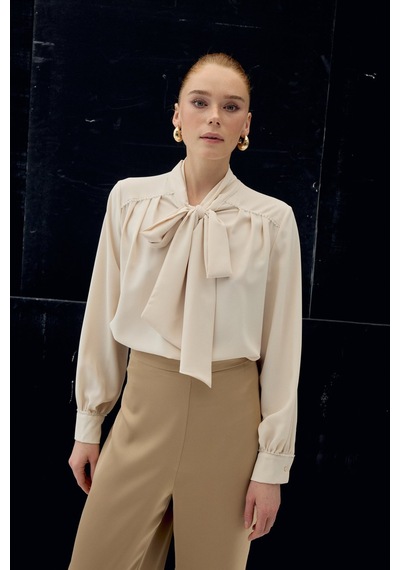 Sateen Aksesuar Detaylı Fularlı Bluz - Bej-137040 Bej Sateen Aksesuar Detaylı Fularlı Bluz - Bej-137040 Bej