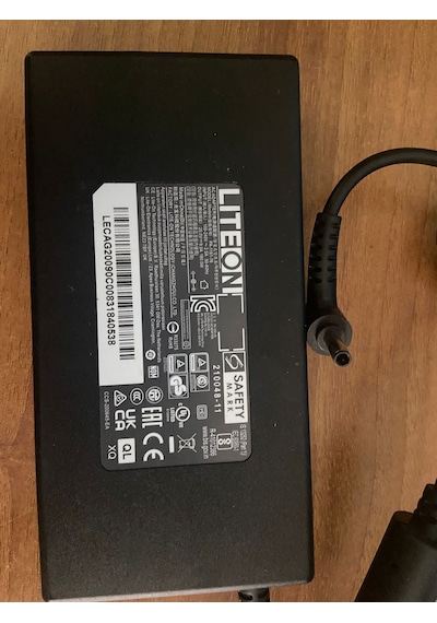 Lıteon Pa-1181-76 20v 9a 180w İnce İğne Uç  Adaptör