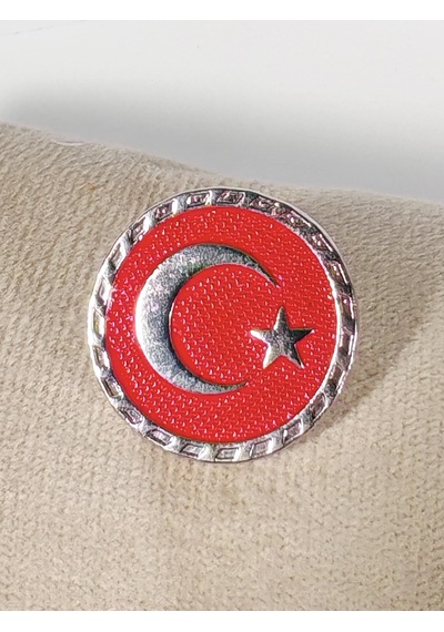 Kırmızı Zeminde Ay Yıldız Kabartmalı Yuvarlak Metal Rozet Çok Renkli