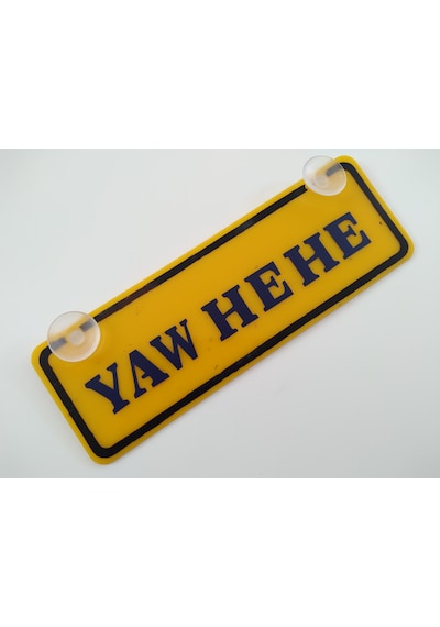 Yaw He He Yazılı Sarı Dekor Plaka 22x7,5cm Vantuzlu Pleksi Dekor Levha Sarı Plaka 1 Adet