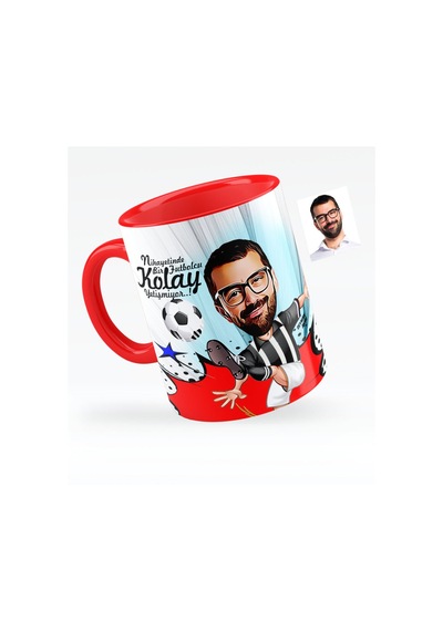 Kişiye Özel Bay Futbolcu Siyah Beyaz Karikatürlü Kırmızı Kupa Bar