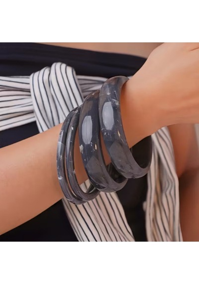 Siyah Renk Şık Ve Parlak 63 Mm Ölçü 4'lü Reçine Bileklik Seti Doğal Desenler Ve Şık Kombinasyonlar Siyah