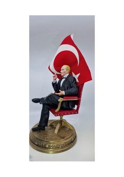 Türk Bayraklı Atatürk Figür 21 Cm Özel Tasarım