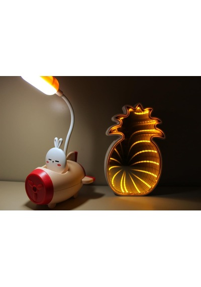 Işık Kasabası 145 Aynalı Led Yansımalı Ananas İle Tepe Lambalı Kalem Traşlı Kırmızı Uçak Masa Lambası Gece Lambası Kırmızı Işık Kasabası 145 Aynalı Led Yansımalı Ananas İle Tepe Lambalı Kalem Traşlı Kırmızı Uçak Masa Lambası Gece Lambası Kırmızı