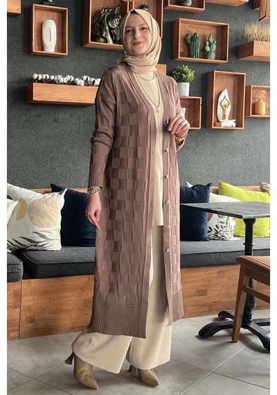 Rabia Şamlı Dama Desenli Sütlü Kahve Triko Hırka Çok Renkli