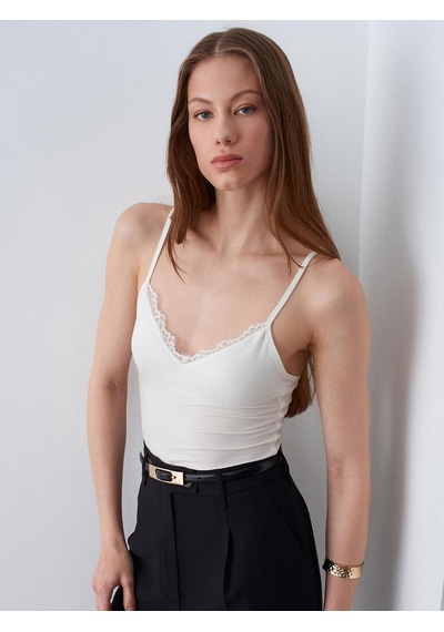 Dantelli V Yaka Askılı Kadın Crop Top Yazlık Günlük Üst Altın - Beyaz