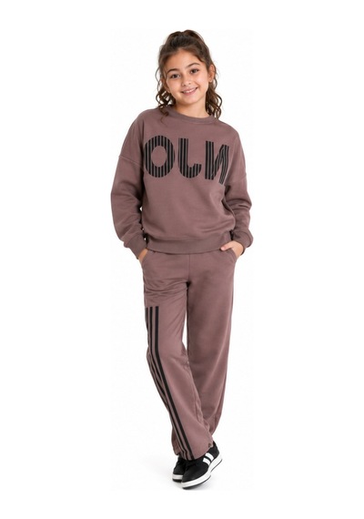 İrem Çocuk Giyim Kız Çocuk Enjoy Yazı Desenli Şerit Detaylı Geniş Paça Model Kahverengi Renk Eşofman Takımı Kahverengi İrem Çocuk Giyim Kız Çocuk Enjoy Yazı Desenli Şerit Detaylı Geniş Paça Model Kahverengi Renk Eşofman Takımı Kahverengi