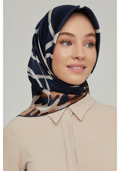 Armine Yeni Sezon 2022 İlkbahar Yaz Serisi %100 İpek Twill Eşarp Modelleri Tesettür Nağme Ürünü 8653d-21 Leopar Desen / Krem-lacivert Beyaz