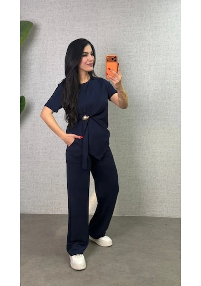 Buğrahayalin Kadın Kısa Kollu Bisiklet Yaka Yandan Toka Detaylı Viskon Iki Iplik Bluz Ve Pantolon Ikili Takım Lacivert