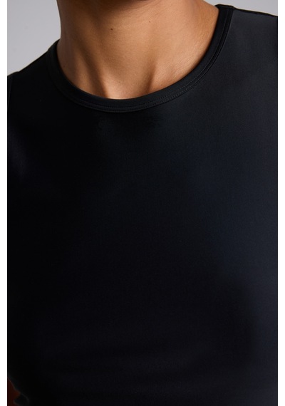 Defacto Parlak Crop Top Bisiklet Yaka Sporcu Atlet E7723ax26aubk81 Siyah-bk81