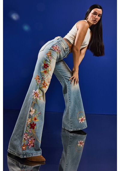 it's basic Kadın T.kot Rengi 4s6-32 Flare Fit Elastan Kumaş Özel Nakış Detaylı Tasarım Denim Jean