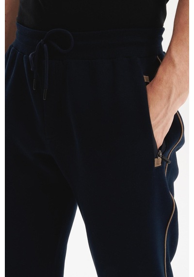 AR-MA Arma Erkek Örme 3 İplik Kumaş Dar Paça Eşofman Altı Regular Fit Lastikli Bel %70 Pamuk %30 Polyester K30174681602 Lacivert AR-MA Arma Erkek Örme 3 İplik Kumaş Dar Paça Eşofman Altı Regular Fit Lastikli Bel %70 Pamuk %30 Polyester K30174681602 Lacivert