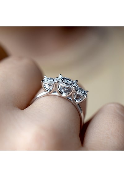 0.25 Ct. Üç Taş Pırlanta Yüzük
