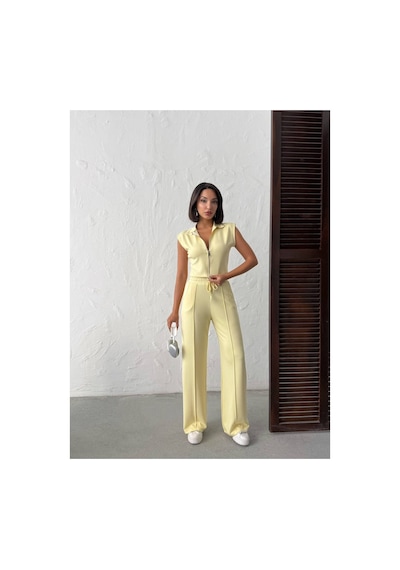 Meecy Kadın Polo Yaka Fermuarlı Crop Yelek Ve Geniş Paça Çimalı Pantolon İkili Takım Sarı Sarı Meecy Kadın Polo Yaka Fermuarlı Crop Yelek Ve Geniş Paça Çimalı Pantolon İkili Takım Sarı Sarı