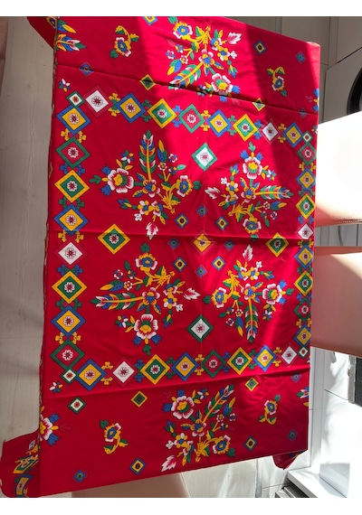 Kolay Temizlenebilir Renkli Cıvıl Cıvıl Desenli Masa Örtüsü 170x170 Cm Kırmızı