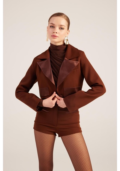 Holly Lolly Yakası Saten Detaylı Camila Crop Blazer Ceket Kahve