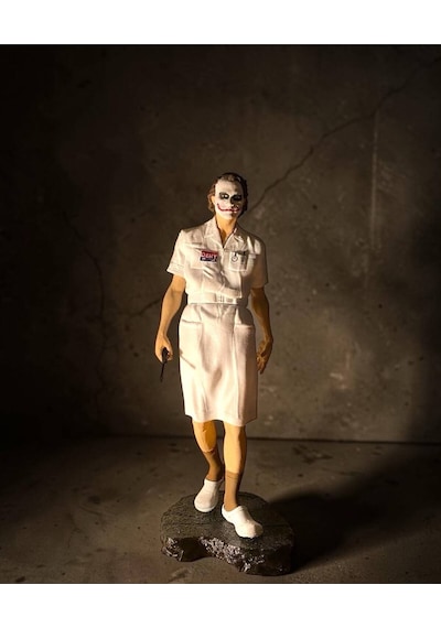 The Dark Knight Joker Hemşire Koleksiyon Figürü - 20 Cm Dev Boy Özel Tasarım