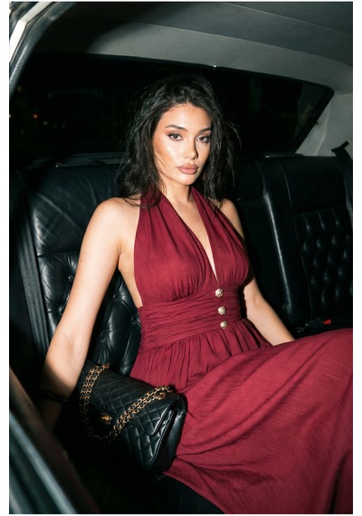 Fashion Cocktail Belinde Altın 3 Düğmeli Derin V Yakalı Kum Saati Silüetli Büzgülü Bel Lastikli Boyundan Bağlamalı Sırt Dekolte Davet Kokteyl Elbise Bordo Fashion Cocktail Belinde Altın 3 Düğmeli Derin V Yakalı Kum Saati Silüetli Büzgülü Bel Lastikli Boyundan Bağlamalı Sırt Dekolte Davet Kokteyl Elbise Bordo