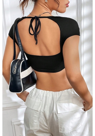 Angbutik Kadın Siyah Sırt Dekolteli Ve Boyundan Bağlamalı Yarım Kol Crop Top Bluz Angbutik Kadın Siyah Sırt Dekolteli Ve Boyundan Bağlamalı Yarım Kol Crop Top Bluz