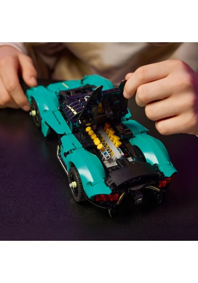 LEGO® Technic Aston Martin Valkyrie 42208 - 9 Yaş ve Üzeri Çocuklar için Yaratıcı Oyuncak Araba Yapım Seti (707 Parça)