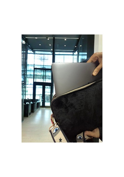 Toscase Siyah 13-14 Inç Peluş Koruyucu Laptop Çantası Siyah Siyah
