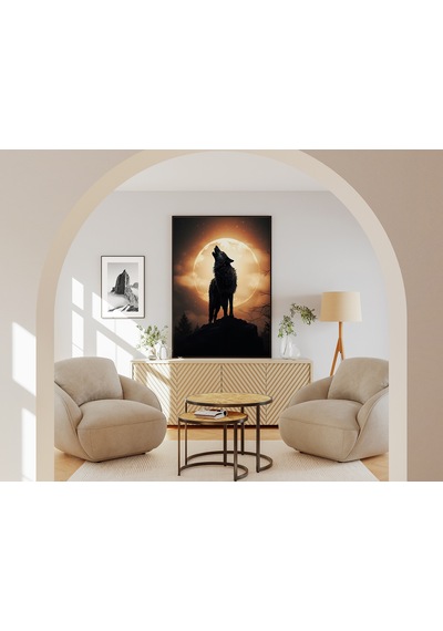 Ayın Önünde Uluyan Kurt Poster