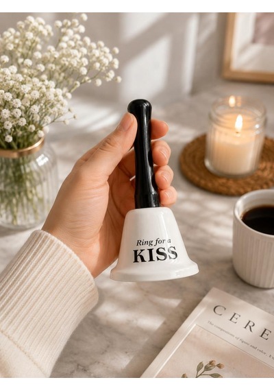 El Çanı Dekoratif Masa Zili Ring For A Kiss Tasarımlı Romantik Hediye 13 Cm Çan Zil Beyaz