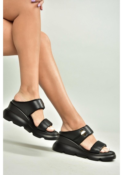 Fox Shoes U312254509 Siyah Kalın Tabanlı Kadın Terlik Siyah