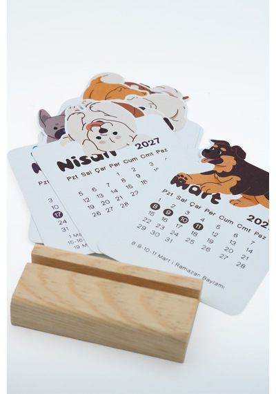 Ahşap Standlı Özel Kesim Neşeli Corgi Tasarımlı 2027 Masaüstü Takvimi 8,5x12 Cm - Sevimli Yeni Yıl Hediyesi Çok Renkli